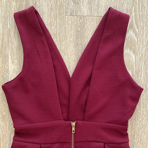 MOVING SALE - V-Neck Skater Dress 💄 - Picture 4 of 8